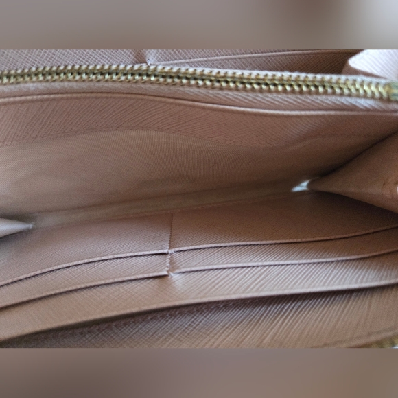 Salvatore Ferragamo Miss Vara Bow 3/4 Zip Leather Wallet - Picture 16 of 16